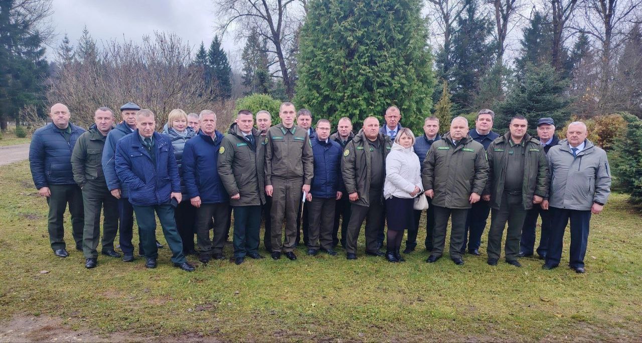 🔸На базе Шумилинского лесхоза проходит выездное заседание коллегии Витебского ГПЛХО. В мероприятии участвует генеральный директор Витебского ГПЛХО Юрий Липский